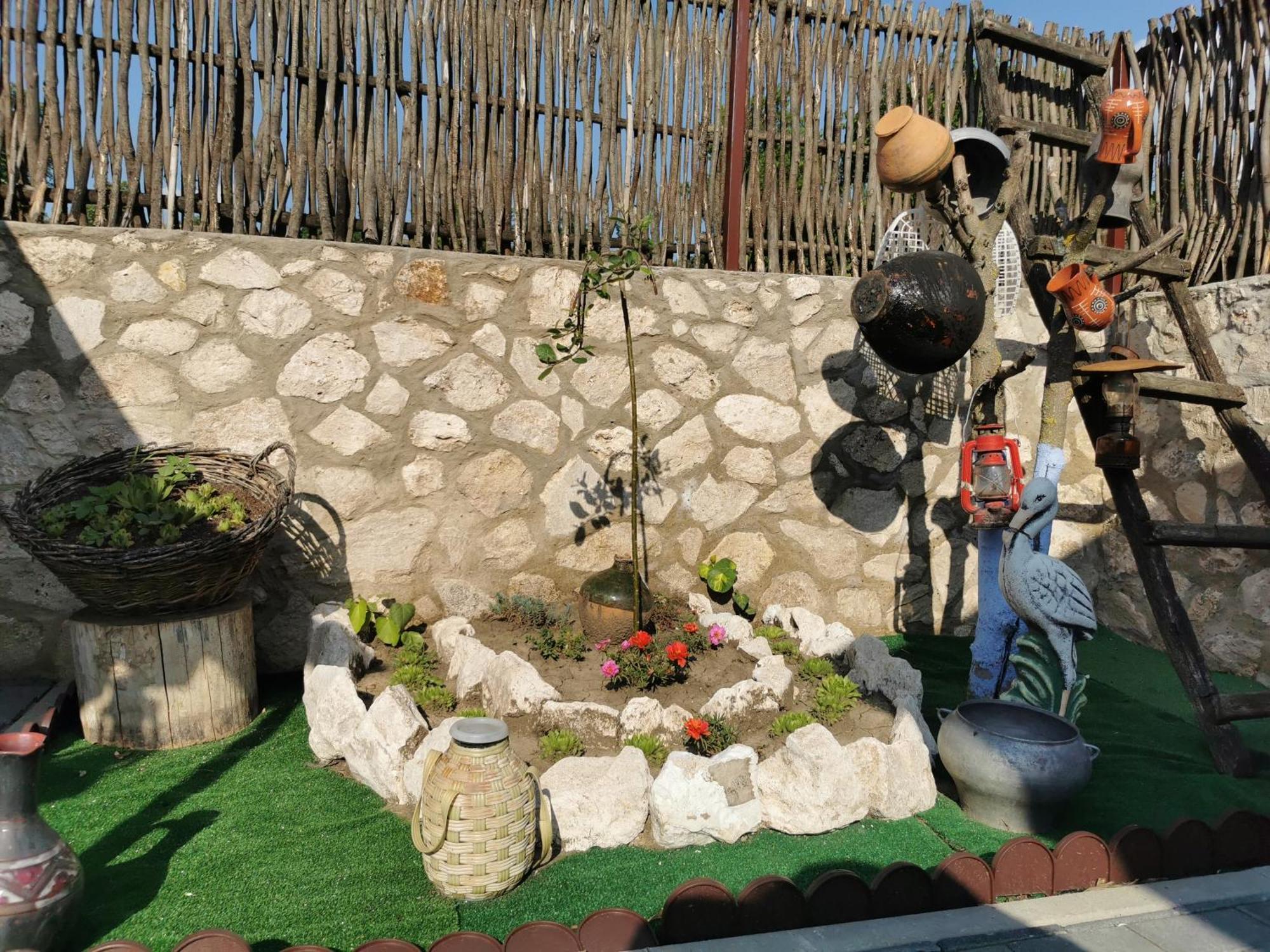 La Madalina Bed & Breakfast Selemet Luaran gambar
